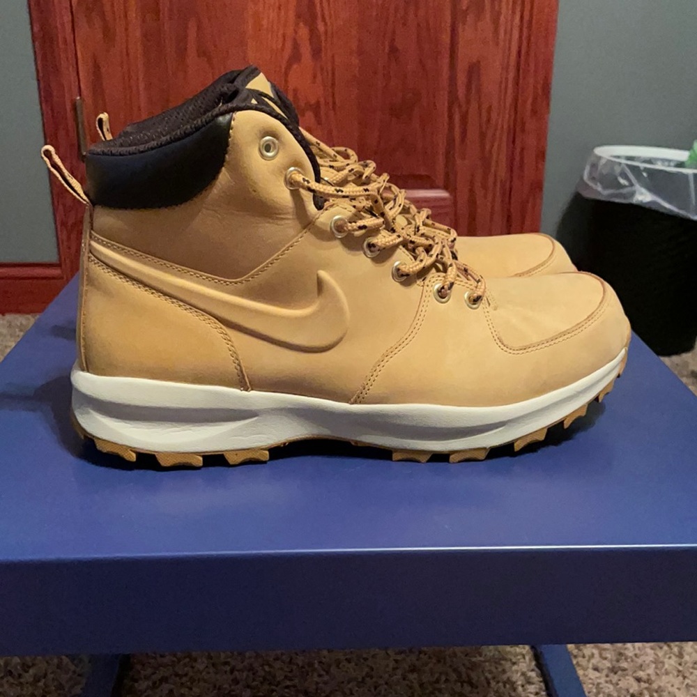 Men’s Nike boots